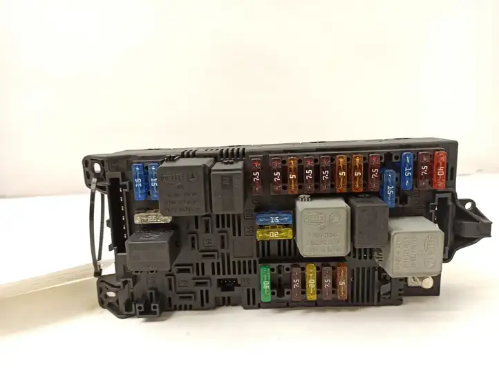 Mercedes-Benz E W211 (2002 - 2009)  2115453901 Блок предохранителей