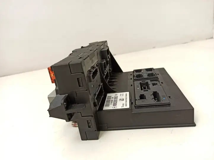 Mercedes-Benz E W211 (2002 - 2009)  2115453901 Блок предохранителей