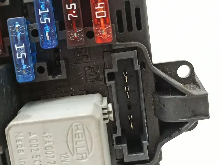 Mercedes-Benz E W211 (2002 - 2009)  2115453901 Блок предохранителей