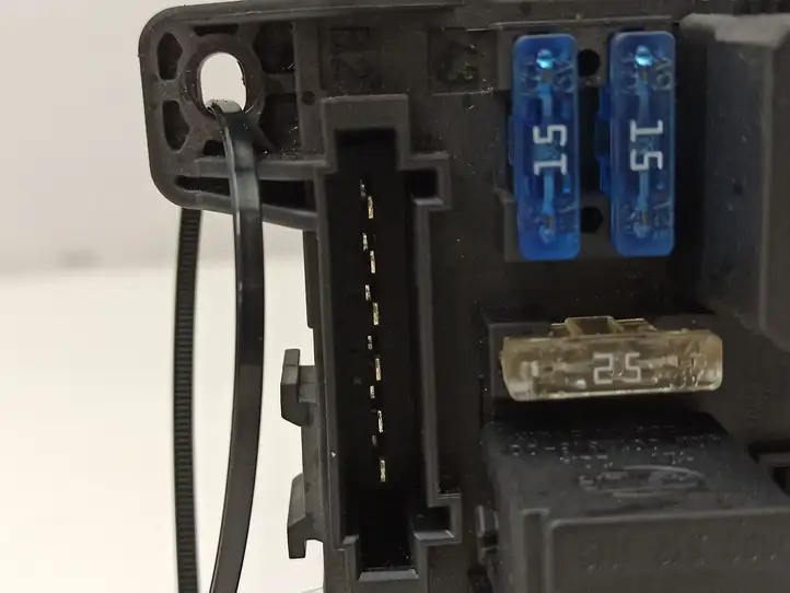 Mercedes-Benz E W211 (2002 - 2009)  2115453901 Блок предохранителей