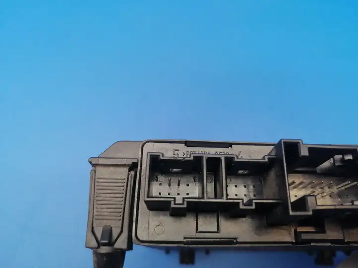 Mercedes-Benz C W203 (2000 - 2007)  2038206526 Блок управления дверью