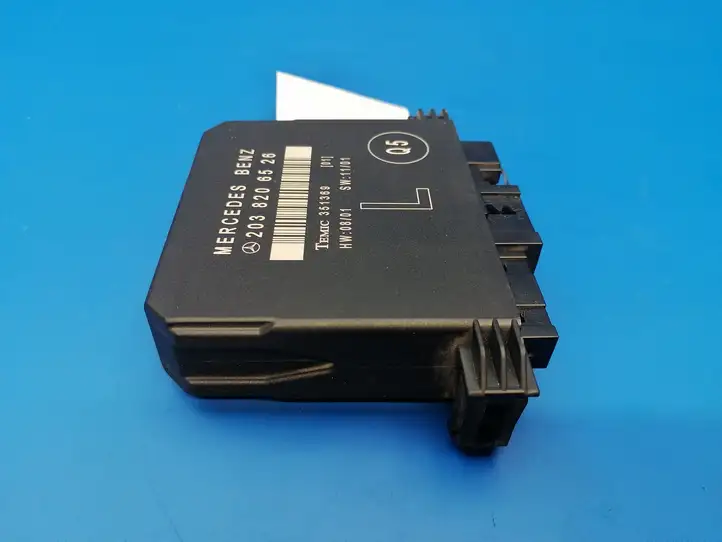 Mercedes-Benz C W203 (2000 - 2007)  2038206526 Блок управления дверью