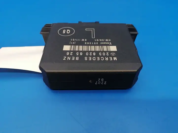 Mercedes-Benz C W203 (2000 - 2007)  2038206526 Блок управления дверью