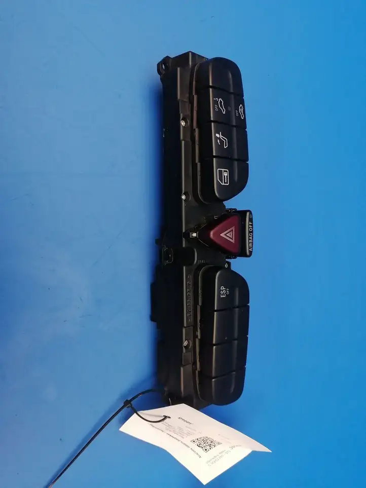 Mercedes-Benz C W203 (2000 - 2007) 2038216258 Включатель аварийных фонарей — фото 10