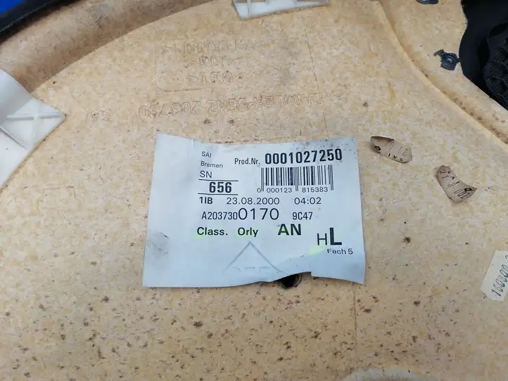 Mercedes-Benz C W203 (2000 - 2007) A2037300170 Обшивка задней двери — фото 2