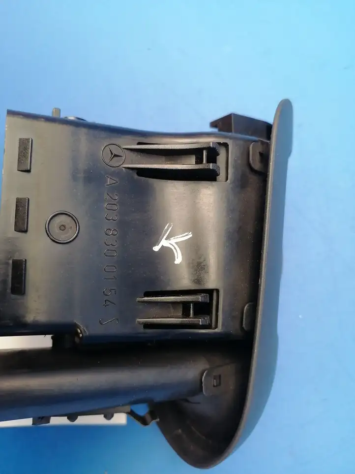 Mercedes-Benz C W203 (2000 - 2007)  a2038300154 Боковая воздушный дефлектор