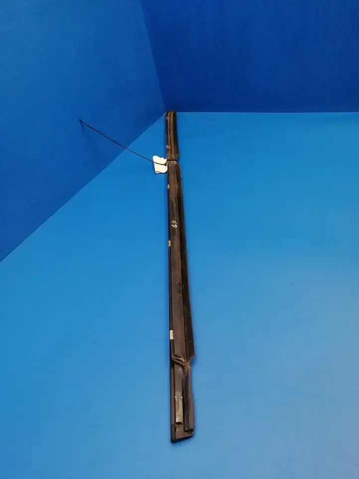 Mercedes-Benz C W203 (2000 - 2007)   Облицовка стекла задней двери