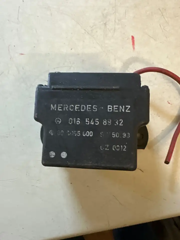 Mercedes-Benz Sprinter W901 W902 W903 W904 (1995 - 2007) 0165458932 Реле накала свечей — фото 1