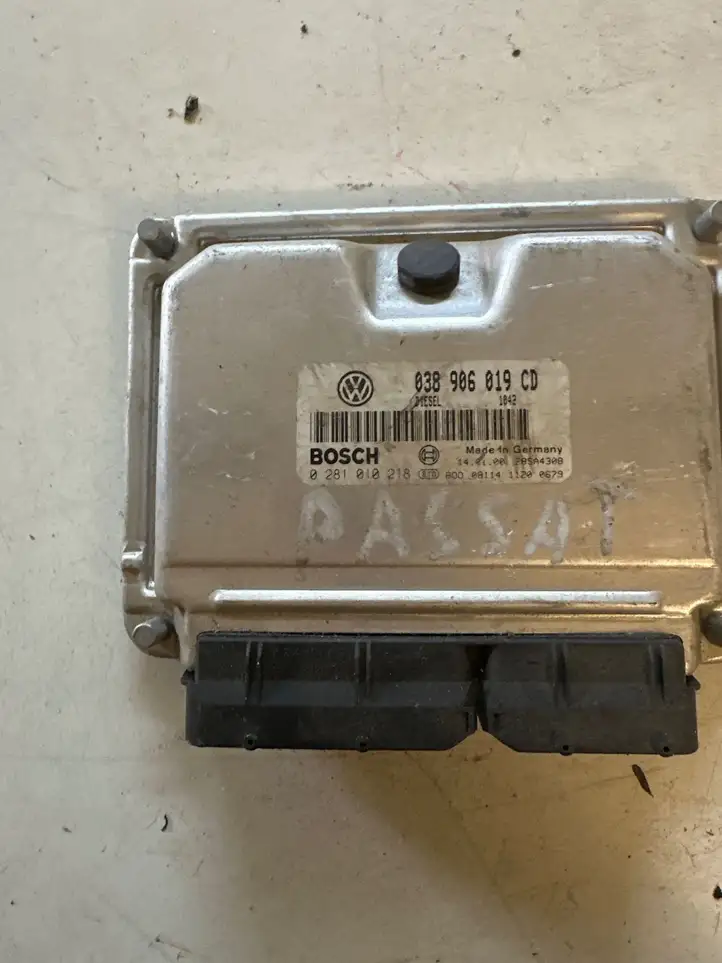 Volkswagen PASSAT B5 (1997 - 2000)  038906019CD Блок управления двигателя