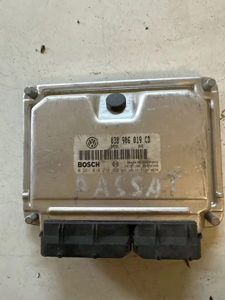 Volkswagen PASSAT B5 (1997 - 2000)  038906019CD Блок управления двигателя