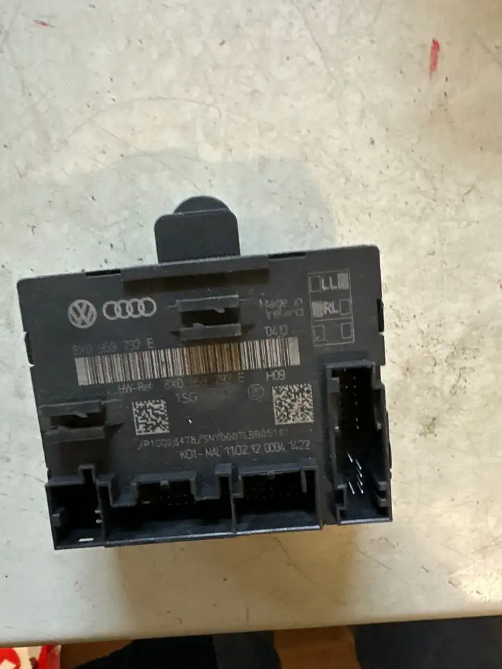 Audi A4 S4 B8 8K (2007 - 2011) 8K0959792E Блок управления дверью — фото 2
