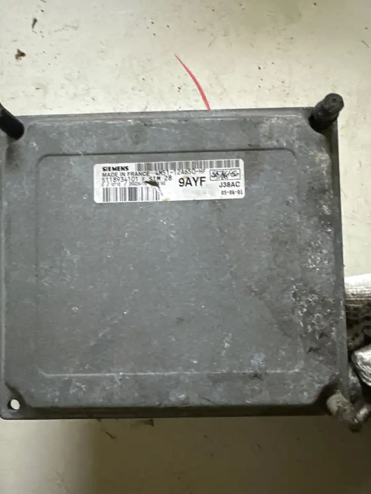 Ford Focus (2005 - 2008) 4M5112A650HF Блок управления двигателем (ЭБУ) — фото 2