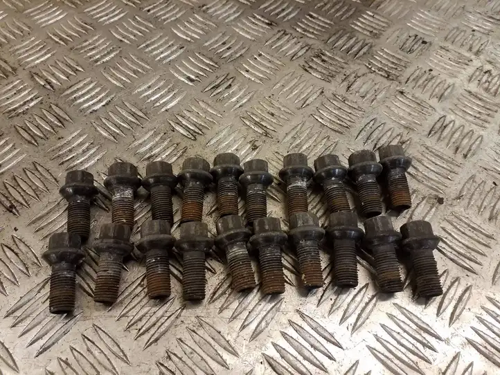 Mercedes-Benz B-class W246 (2014 - 2018)   Болты/ гайки