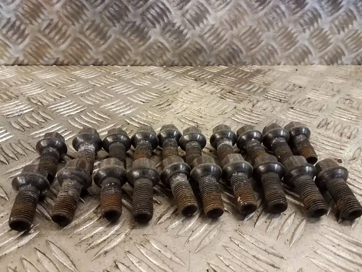 Mercedes-Benz B-class W246 (2014 - 2018)   Болты/ гайки