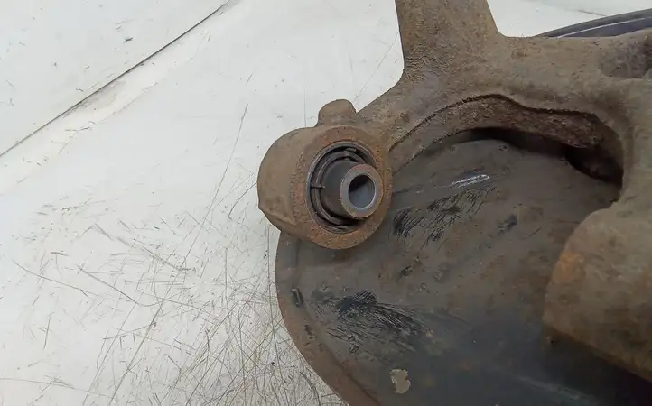 Volkswagen Golf VI (2009 - 2013)   Задний поворотный кулак (ступица, цапфа)