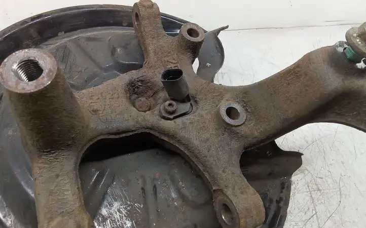 Volkswagen Golf VI (2009 - 2013)   Задний поворотный кулак (ступица, цапфа)