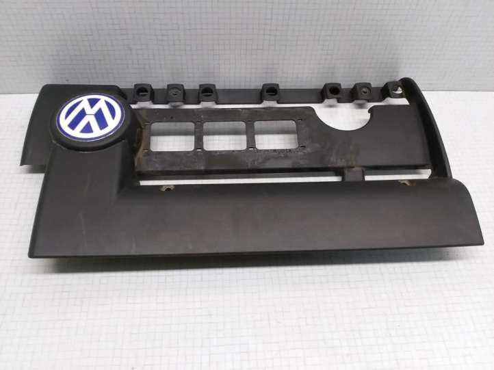 036103925 Volkswagen Golf IV Variklio dangtis (apdaila)