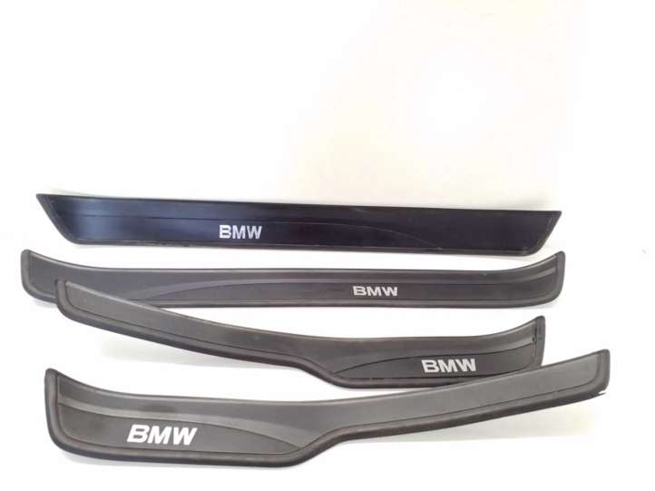 7060285 BMW 3 E90 E91 Kita slenkscių/ statramsčių apdailos detalė