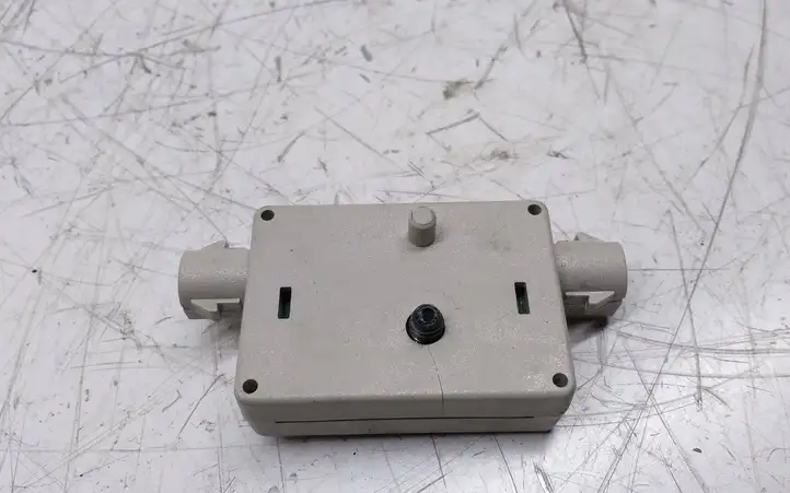 BMW 1 E82 E88 (2007 - 2014)  21367510 Усилитель антенны