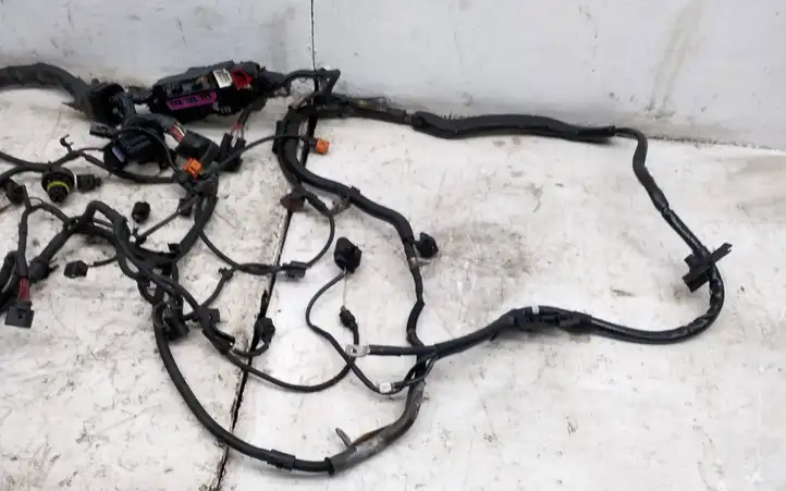 Audi A5 (2007 - 2011)   Проводка двигателя