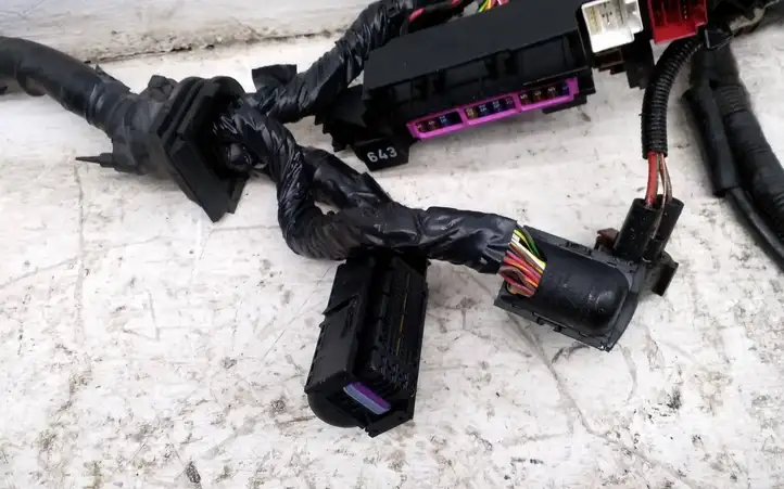 Audi A5 (2007 - 2011)   Проводка двигателя