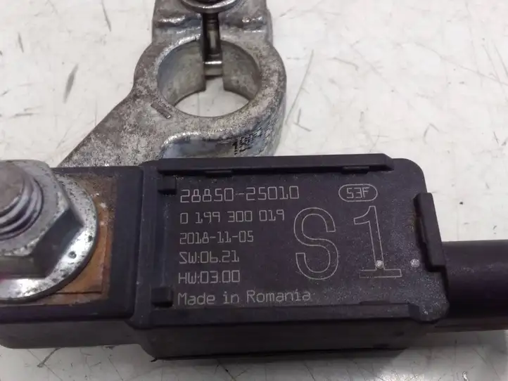 Toyota Prius (XW50) (2015 - )  2885025010 Плюсовый провод (аккумулятора)