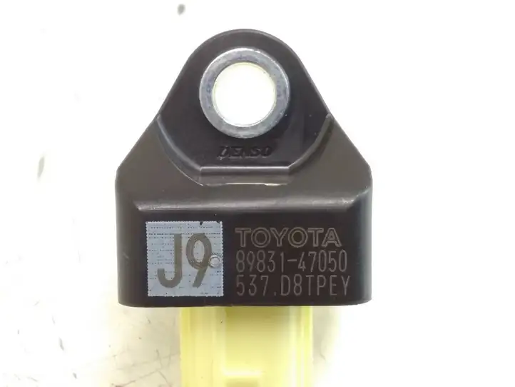 Toyota Prius (XW50) (2015 - ) 8983147050 Датчик удара SRS — фото 4