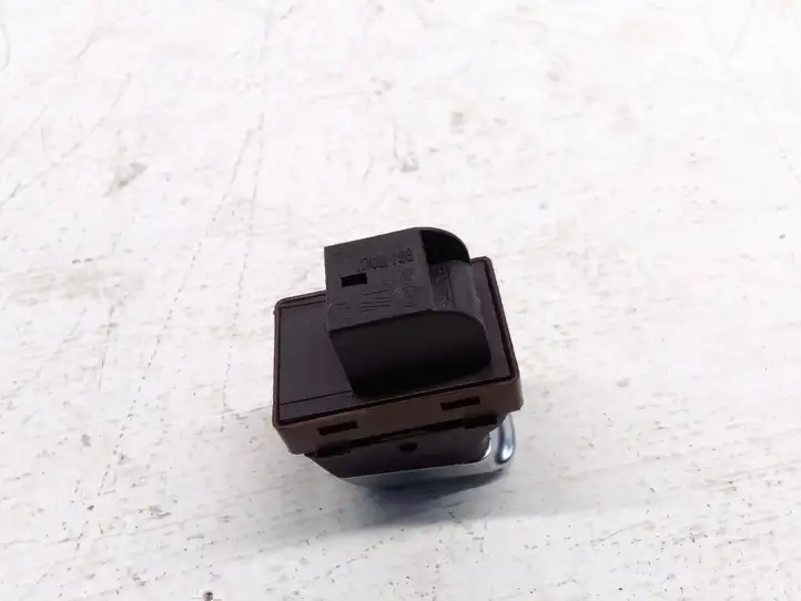 Audi A4 (2007 - 2011)  8K0959831B Включатель закрытия задней крышки