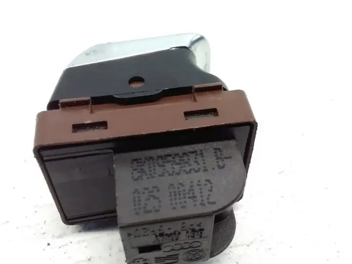 Audi A4 (2007 - 2011)  8K0959831B Включатель закрытия задней крышки