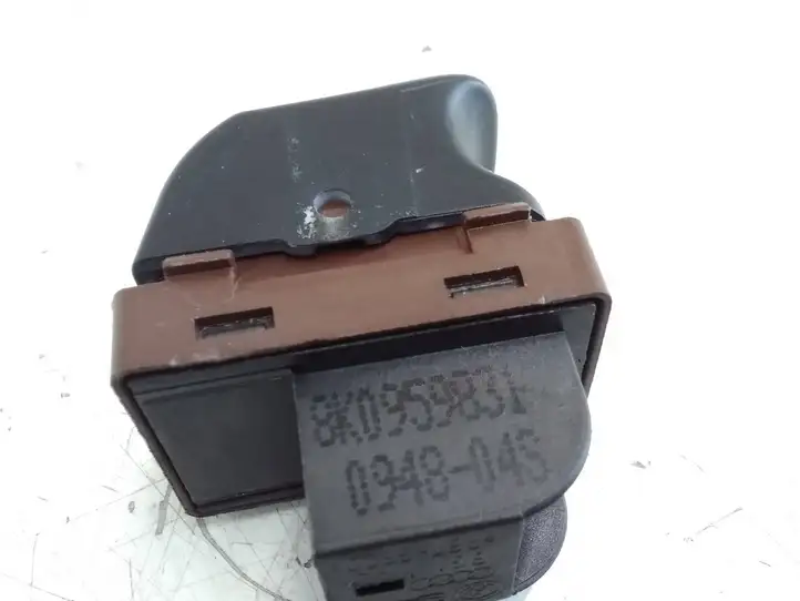 Audi A4 S4 B8 8K (2007 - 2011) 8K0959831 Кнопка закрытия крышки багажника — фото 2