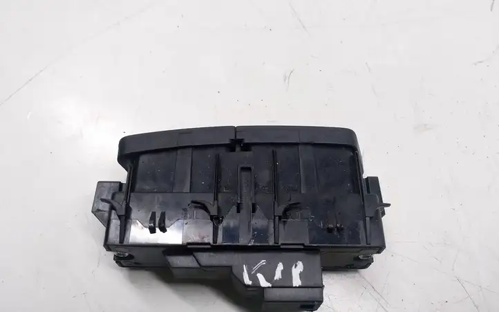 Mercedes-Benz E W212 (2009 - 2016)  A2048706310 Включатель центрального замка