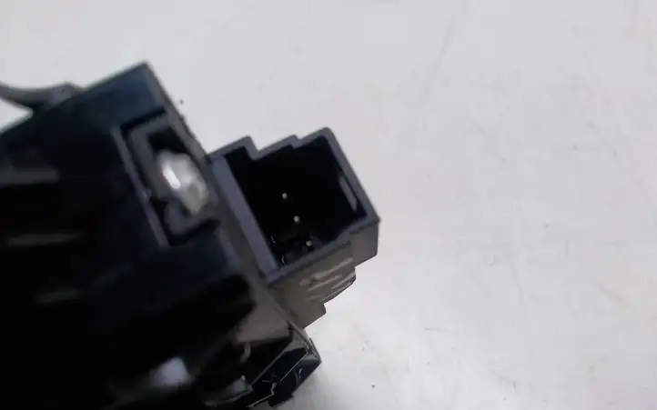 Mercedes-Benz E W212 (2009 - 2016)  A2048706310 Включатель центрального замка