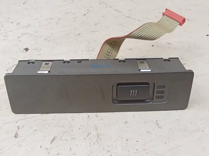 BMW 7 E65 E66 (2001 - 2008)  6971634 Включатель обогрева