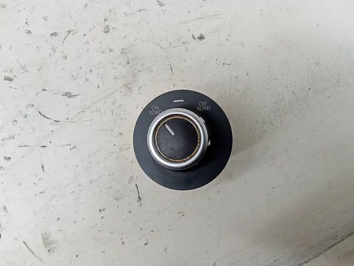 Volkswagen Touareg II (2010 - 2018)  7P6941435D Включатель блокировки дифференциалов