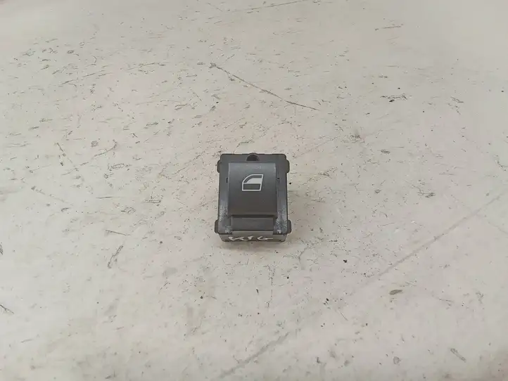 BMW 7 E65 E66 (2001 - 2008) 8379597 Кнопка стеклоподъемников — фото 1