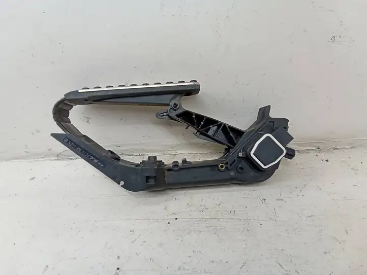 Mercedes-Benz E W211 (2002 - 2009)  A2113000704 Педаль акселератора