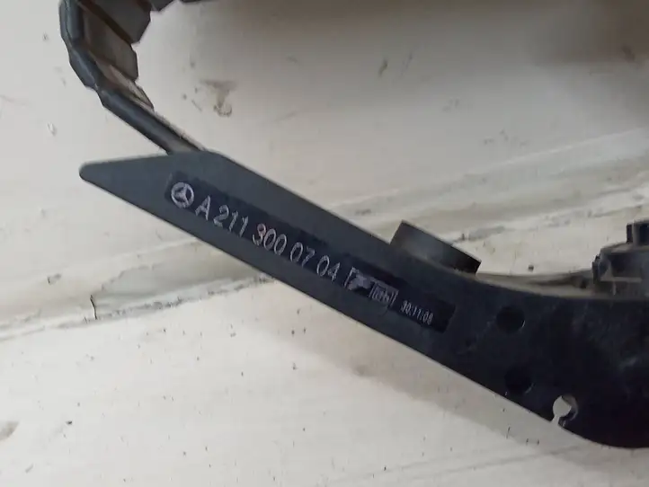 Mercedes-Benz E W211 (2002 - 2009)  A2113000704 Педаль акселератора