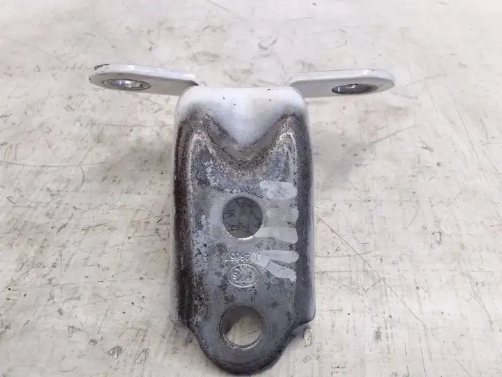 Kia Sportage (2014 - 2016)   Верхняя петля передней двери