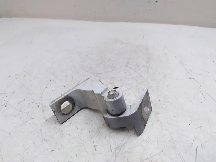 Volkswagen PASSAT B8 (2015 - )  8X0831404E Верхняя петля передней двери