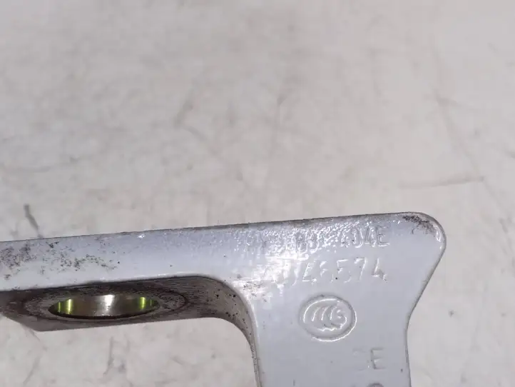 Volkswagen PASSAT B8 (2015 - )  8X0831404E Верхняя петля передней двери