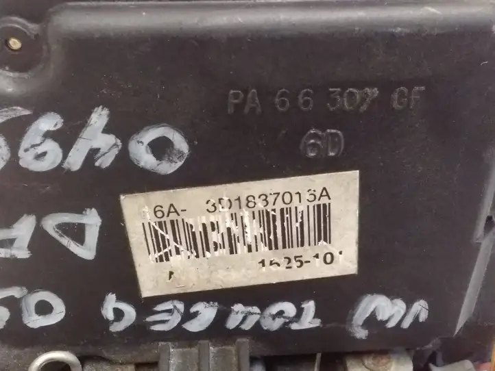 Volkswagen Touareg I (2002 - 2010)  3D1837016A Замок передней двери