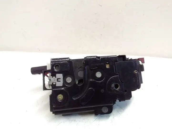 Volkswagen Touareg I (2002 - 2010)  3D1837016A Замок передней двери