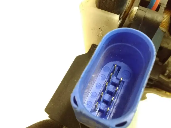 Volkswagen Touareg I (2002 - 2010)  3D1837016A Замок передней двери