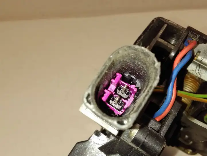 Volkswagen Touareg I (2002 - 2010)  3D1837016A Замок передней двери