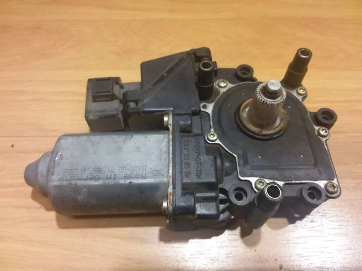 113846113 Audi A4 S4 B5 8D Priekinis varikliukas langų pakėlėjo