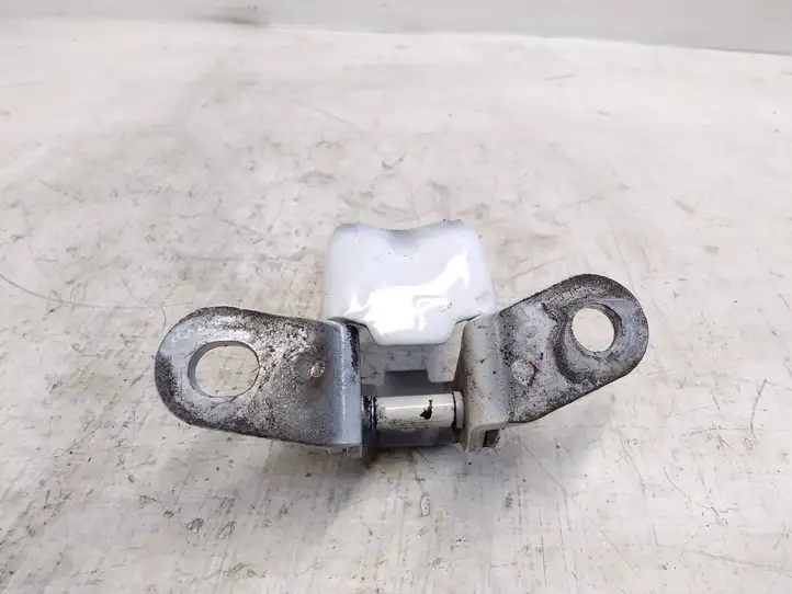 Kia Sportage (2014 - 2016)   Нижняя петля задней двери