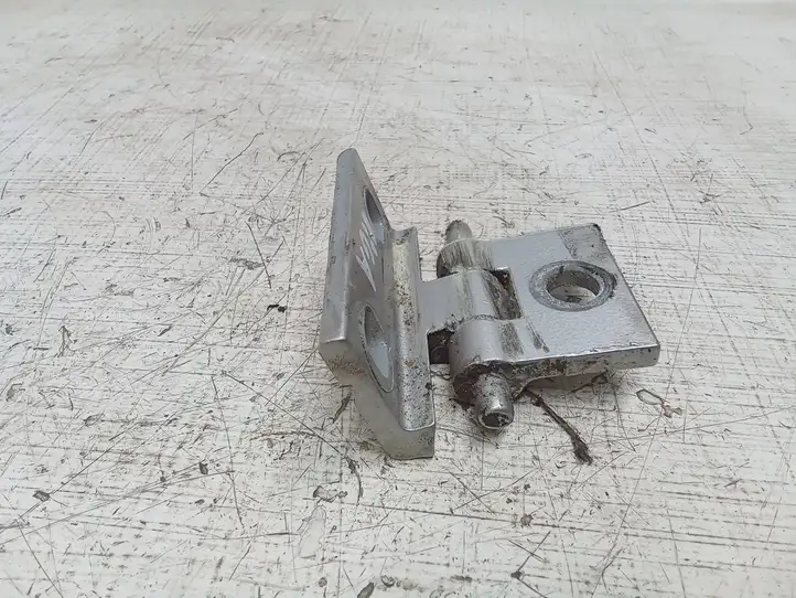 Volvo XC90 (2006 - 2014)   Нижняя петля задней двери