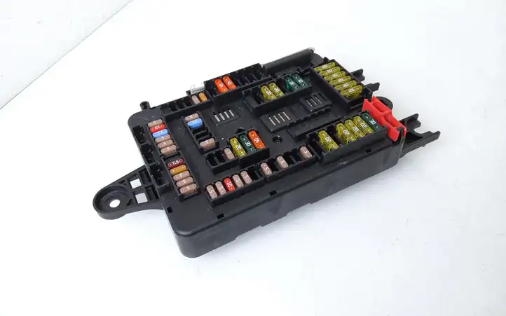 BMW 3 F30 F35 F31 (2012 - 2018)  926111002 Блок предохранителей