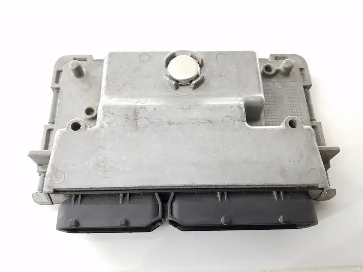 Volkswagen Polo (2009 - 2015)  03E906019A Блок управления двигателя