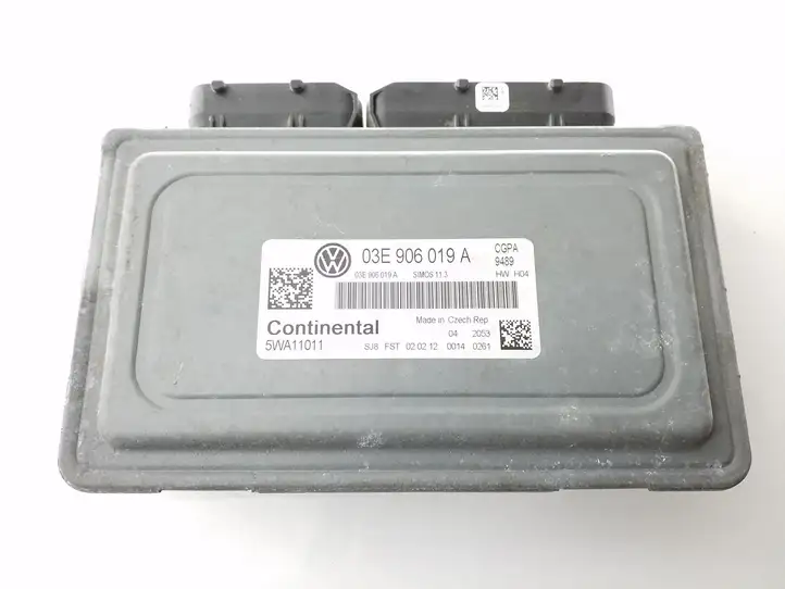 Volkswagen Polo (2009 - 2015)  03E906019A Блок управления двигателя